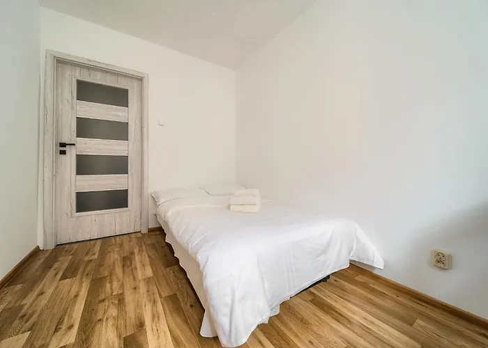 Apartment Wyspa Slodowa For 8 People By Bookinghost *